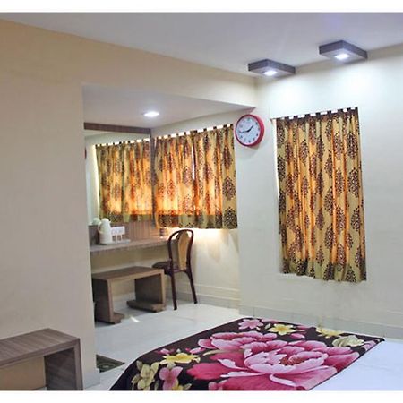Neeranand Dalhousie- A Pure Vegetarian Hotel Колката Екстер'єр фото