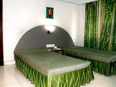 Neeranand Dalhousie- A Pure Vegetarian Hotel Колката Екстер'єр фото